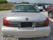 ✅ 2010 Mercury Grand Marquis LS • VIN: 2MEBM7FV4AX622000 • Lot: 67356245. Wystawiony na Copart z przebiegiem 212 434 mil. Bezpłatny archiwum sprzedaży aukcyjnych z USA i szczegółowy raport historii pojazdu na DreamBid. Zdjęcie 6.