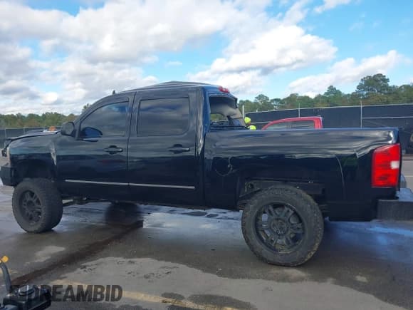 ✅ 2013 Chevrolet Silverado 1500 LT • VIN: 3GCPKSE79DG299855 • Lot: 43572016. Wystawiony na IAAI z przebiegiem 210 674 mil. Bezpłatny archiwum sprzedaży aukcyjnych z USA i szczegółowy raport historii pojazdu na DreamBid. Zdjęcie 14.