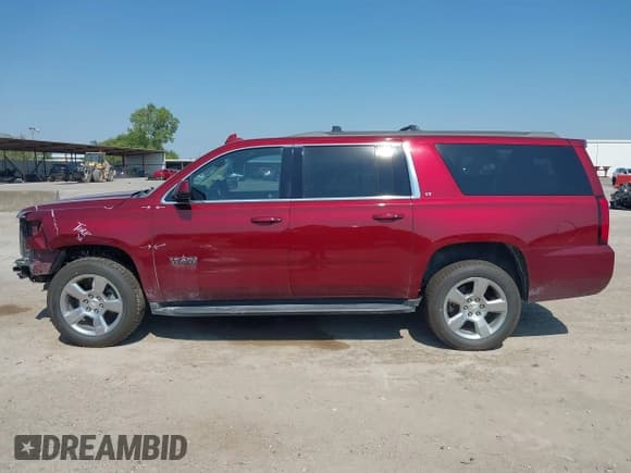 ✅ 2018 Chevrolet Suburban LT • VIN: 1GNSCHKC0JR352313 • Lot: 43152195. Wystawiony na IAAI z przebiegiem 118 856 mil. Bezpłatny archiwum sprzedaży aukcyjnych z USA i szczegółowy raport historii pojazdu na DreamBid. Zdjęcie 13.