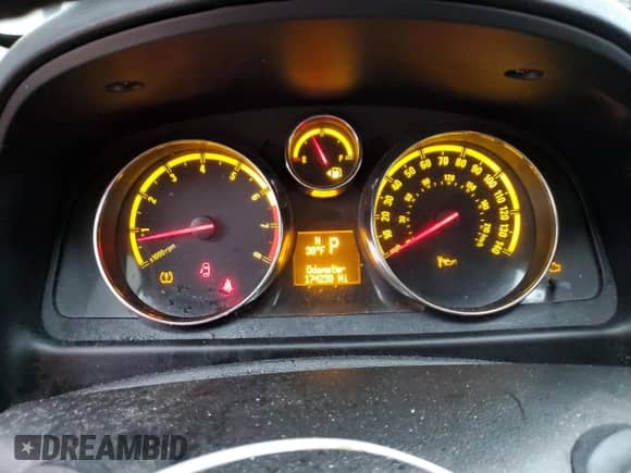 2009 Saturn VUE XR z VIN 3GSCL53729S512119, wystawiony jako Copart lot #44843495 z przebiegiem 174 239 mil mil oraz Czysty tytuł • Clean title. Historia ofert i sprzedaży dostępna na DreamBid. Obrazek 9.