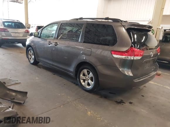 ✅ 2014 Toyota Sienna LE • VIN: 5TDKK3DC9ES506519 • Lot: 43440398. Listed on IAAI with 136,970 mi. Free auction sales archive from the USA and detailed vehicle history report at DreamBid. Image 3.