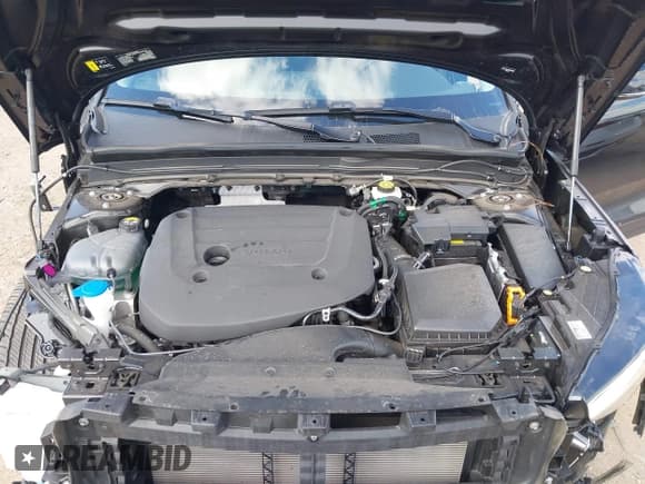 ✅ 2025 Volvo XC40 Core Bright Theme • VIN: YV4L12UJ4S2608309 • Lot: 43636427. Listed on IAAI with 13,050 mi. Free auction sales archive from the USA and detailed vehicle history report at DreamBid. Image 10.