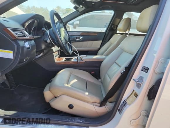 ✅ 2010 Mercedes-Benz E 350 Sport • VIN: WDDHF8HB1AA100082 • Lot: 92890075. Wystawiony na Copart z przebiegiem 311 236 mil. Bezpłatny archiwum sprzedaży aukcyjnych z USA i szczegółowy raport historii pojazdu na DreamBid. Zdjęcie 7.