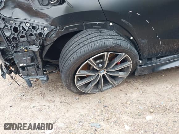 ✅ 2024 BMW X6 M60i • VIN: 5UX43EX04R9T65932 • Lot: 42758977. Wystawiony na IAAI z przebiegiem Nie podano. Bezpłatny archiwum sprzedaży aukcyjnych z USA i szczegółowy raport historii pojazdu na DreamBid. Zdjęcie 18.