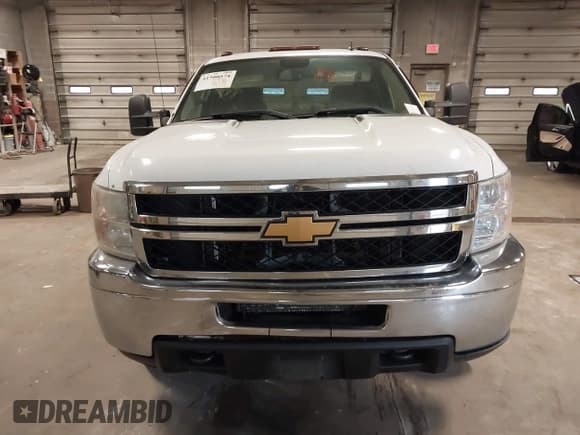 ✅ 2014 Chevrolet Silverado 2500HD LT • VIN: 1GC1KXCG5EF102897 • Lot: 41500574. Wystawiony na IAAI z przebiegiem 185 117 mil. Bezpłatny archiwum sprzedaży aukcyjnych z USA i szczegółowy raport historii pojazdu na DreamBid. Zdjęcie 13.