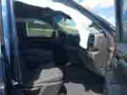 2023 Chevrolet Silverado 1500 LT z VIN 1GCUDDE81PZ193504, wystawiony jako IAAI lot #43079884 z przebiegiem 24 647 mil mil oraz . Historia ofert i sprzedaży dostępna na DreamBid. Obrazek 5.