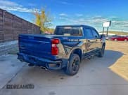 ✅ 2019 Chevrolet Silverado 1500 LT Trail Boss • VIN: 3GCPYFEDXKG194329 • Lot: 95760965. Wystawiony na Copart z przebiegiem 72 885 mil. Bezpłatny archiwum sprzedaży aukcyjnych z USA i szczegółowy raport historii pojazdu na DreamBid. Zdjęcie 4.