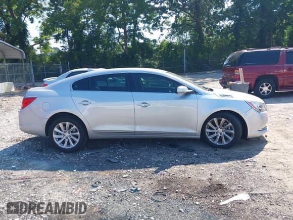 ✅ 2015 Buick LaCrosse Leather • VIN: 1G4GB5G33FF253790 • Lot: 42568327. Wystawiony na IAAI z przebiegiem 96 505 mil. Bezpłatny archiwum sprzedaży aukcyjnych z USA i szczegółowy raport historii pojazdu na DreamBid. Zdjęcie 13.