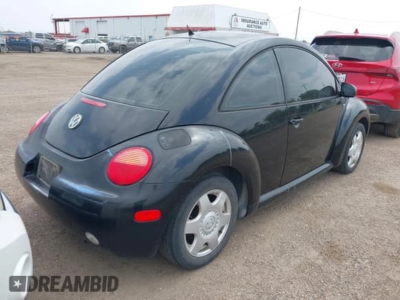 ✅ 2001 Volkswagen Beetle GLS • VIN: 3VWCP21C01M421287 • Lot: 41916015. Listed on IAAI with 413,348 mi. Free auction sales archive from the USA and detailed vehicle history report at DreamBid. Image 4.