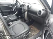 ✅ 2012 MINI Countryman • VIN: WMWZB3C53CWM06881 • Lot: 43573538. Wystawiony na IAAI z przebiegiem 149 717 mil. Bezpłatny archiwum sprzedaży aukcyjnych z USA i szczegółowy raport historii pojazdu na DreamBid. Zdjęcie 5.