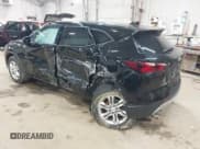 ✅ 2022 Chevrolet Blazer LT • VIN: 3GNKBHR42NS132482 • Lot: 43575302. Wystawiony na IAAI z przebiegiem 34 081 mil. Bezpłatny archiwum sprzedaży aukcyjnych z USA i szczegółowy raport historii pojazdu na DreamBid. Zdjęcie 3.