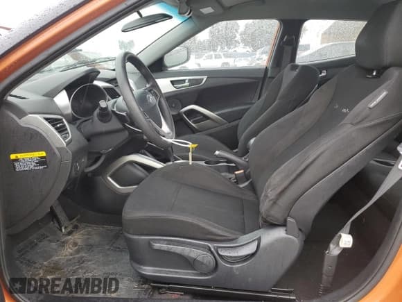 ✅ 2015 Hyundai Veloster • VIN: KMHTC6AD9FU238130 • Lot: 82175354. Wystawiony na Copart z przebiegiem 100 342 mil. Bezpłatny archiwum sprzedaży aukcyjnych z USA i szczegółowy raport historii pojazdu na DreamBid. Zdjęcie 7.