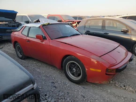 ✅ 1985 Porsche 944 • VIN: WP0AA094XFN471379 • Лот: 74453024. Опубликован ранее на Copart с пробегом 77 667 миль. Бесплатный доступ к архиву аукционных продаж из США и подробный отчёт об истории автомобиля на DreamBid. Изображение 4.