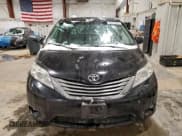 ✅ 2013 Toyota Sienna XLE • VIN: 5TDYK3DC7DS282725 • Lot: 95075655. Wystawiony na Copart z przebiegiem 443 007 mil. Bezpłatny archiwum sprzedaży aukcyjnych z USA i szczegółowy raport historii pojazdu na DreamBid. Zdjęcie 5.