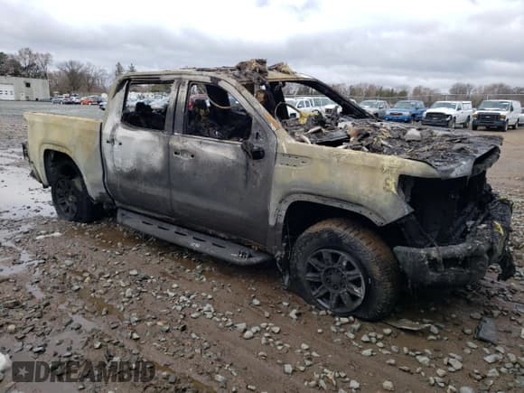 ✅ 2024 GMC Sierra 1500 AT4X • VIN: 3GTUUFEL9RG137071 • Лот: 51916395. Опубликован ранее на Copart с пробегом Не указан. Бесплатный доступ к архиву аукционных продаж из США и подробный отчёт об истории автомобиля на DreamBid. Изображение 4.