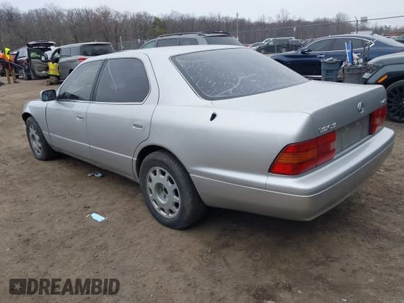 ✅ 1995 Lexus LS 400 • VIN: JT8UF22E6S0011347 • Lot: 41810122. Listed on IAAI with 242,898 mi. Free auction sales archive from the USA and detailed vehicle history report at DreamBid. Image 3.