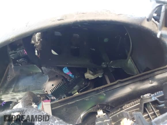 ✅ 2005 Audi S4 • VIN: WAUPL68E75A116223 • Lot: 41399300. Wystawiony na IAAI z przebiegiem Nie podano. Bezpłatny archiwum sprzedaży aukcyjnych z USA i szczegółowy raport historii pojazdu na DreamBid. Zdjęcie 7.