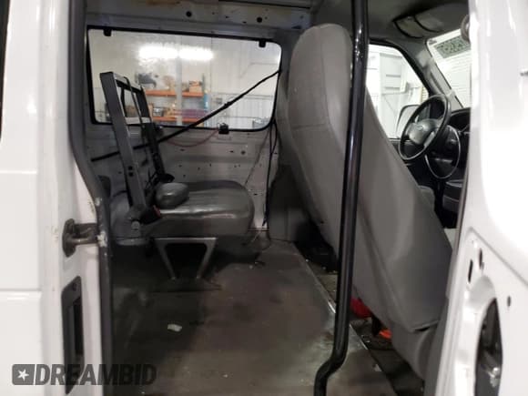 ✅ 2008 Ford Econoline Cargo Commercial • VIN: 1FTNS24W08DB59809 • Lot: 47029395. Listed on Copart with 88,007 mi. Free auction sales archive from the USA and detailed vehicle history report at DreamBid. Image 11.