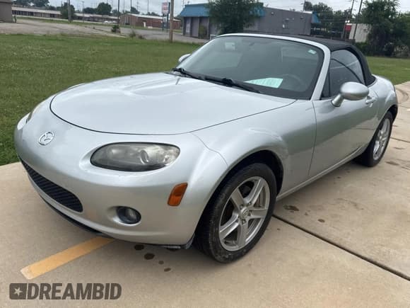 ✅ 2006 Mazda MX-5 Miata Grand Touring • VIN: JM1NC25F460120639 • Lot: 63927575. Wystawiony na Copart z przebiegiem 88 644 mil. Bezpłatny archiwum sprzedaży aukcyjnych z USA i szczegółowy raport historii pojazdu na DreamBid. Zdjęcie 2.