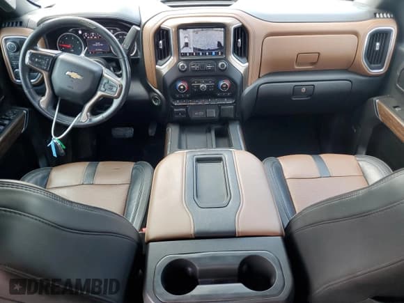 ✅ 2020 Chevrolet Silverado 2500HD High Country • VIN: 1GC4YREY2LF311637 • Lot: 68653285. Wystawiony na Copart z przebiegiem 63 421 mil. Bezpłatny archiwum sprzedaży aukcyjnych z USA i szczegółowy raport historii pojazdu na DreamBid. Zdjęcie 8.