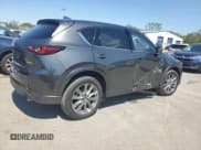 ✅ 2025 Mazda CX-5 S Premium Plus • VIN: JM3KFBEM6S0599589 • Лот: 71694135. Опубликован ранее на Copart с пробегом 8 660 миль. Бесплатный доступ к архиву аукционных продаж из США и подробный отчёт об истории автомобиля на DreamBid. Изображение 3.