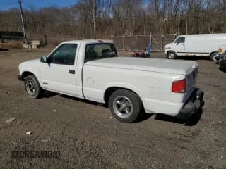 ✅ 2000 Chevrolet S-10 LS • VIN: 1GCCS1453YK264915 • Лот: 46290675. Опубликован ранее на Copart с пробегом Не указан. Бесплатный доступ к архиву аукционных продаж из США и подробный отчёт об истории автомобиля на DreamBid. Изображение 2.