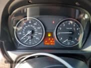 ✅ 2012 BMW 3 Series 335i xDrive • VIN: WBAKF9C56CE620598 • Лот: 85194235. Опубликован ранее на Copart с пробегом 111 662 миль. Бесплатный доступ к архиву аукционных продаж из США и подробный отчёт об истории автомобиля на DreamBid. Изображение 9.