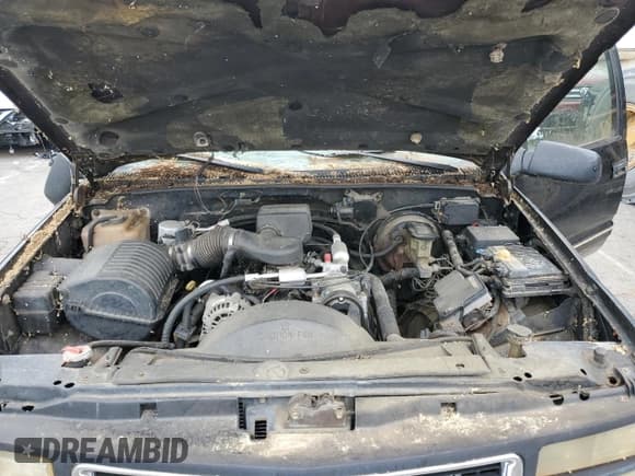 ✅ 1998 GMC Sierra 1500 • VIN: 1GTEK19R2WE559262 • Лот: 62186945. Опубликован ранее на Copart с пробегом 217 981 миль. Бесплатный доступ к архиву аукционных продаж из США и подробный отчёт об истории автомобиля на DreamBid. Изображение 11.