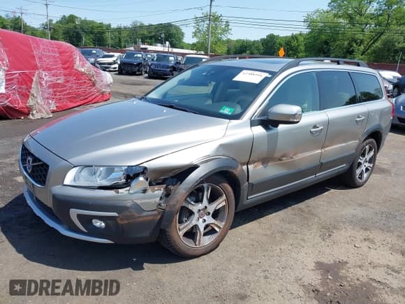 ✅ 2015 Volvo XC70 T6 • VIN: YV4902NK3F1208306 • Lot: 42388516. Listed on IAAI with 110,200 mi. Free auction sales archive from the USA and detailed vehicle history report at DreamBid. Image 18.