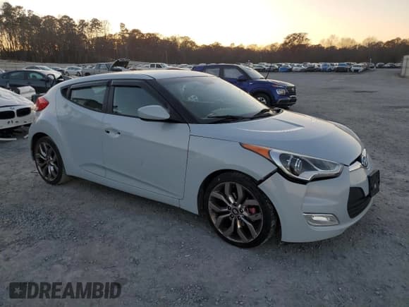 ✅ 2015 Hyundai Veloster • VIN: KMHTC6ADXFU218579 • Lot: 83159264. Wystawiony na Copart z przebiegiem 118 186 mil. Bezpłatny archiwum sprzedaży aukcyjnych z USA i szczegółowy raport historii pojazdu na DreamBid. Zdjęcie 4.