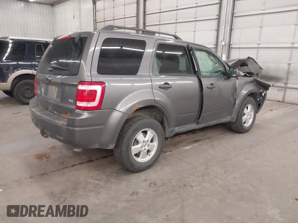 ✅ 2011 Ford Escape XLT • VIN: 1FMCU9DGXBKB14149 • Лот: 43501277. Опубликован ранее на IAAI с пробегом 196 425 миль. Бесплатный доступ к архиву аукционных продаж из США и подробный отчёт об истории автомобиля на DreamBid. Изображение 4.