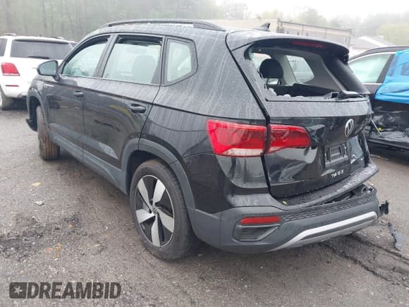 ✅ 2024 Volkswagen Taos S • VIN: 3VV8X7B28RM123143 • Lot: 42185336. Listed on IAAI with 5,147 mi. Free auction sales archive from the USA and detailed vehicle history report at DreamBid. Image 3.