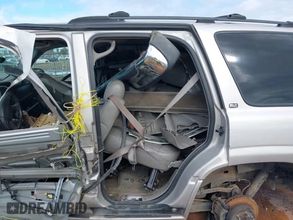 ✅ 2004 GMC Yukon SLT • VIN: 1GKEK13T34J168022 • Lot: 41597997. Listed on IAAI with Not provided. Free auction sales archive from the USA and detailed vehicle history report at DreamBid. Image 8.