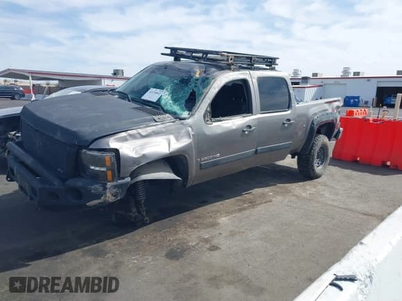 ✅ 2008 Chevrolet Silverado 2500HD LTZ • VIN: 1GCHK236X8F107042 • Лот: 41676842. Опубликован ранее на IAAI с пробегом 329 026 миль. Бесплатный доступ к архиву аукционных продаж из США и подробный отчёт об истории автомобиля на DreamBid. Изображение 2.