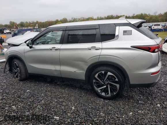 2022 Mitsubishi Outlander ES with VIN JA4J4TA89NZ047605, listed as a Copart auction lot 85568715 with 83,838 mi miles and Salvage title. Bid and sale history available at DreamBid. Image 2.