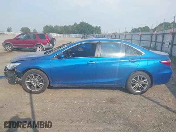 ✅ 2017 Toyota Camry XLE • VIN: 4T1BF1FK1HU708683 • Lot: 43221071. Listed on IAAI with 124,033 mi. Free auction sales archive from the USA and detailed vehicle history report at DreamBid. Image 14.