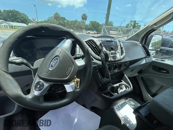 ✅ 2015 Ford Transit Cargo • VIN: 1FTNR1ZM6FKA47229 • Lot: 61978315. Listed on Copart with 227,678 mi. Free auction sales archive from the USA and detailed vehicle history report at DreamBid. Image 9.