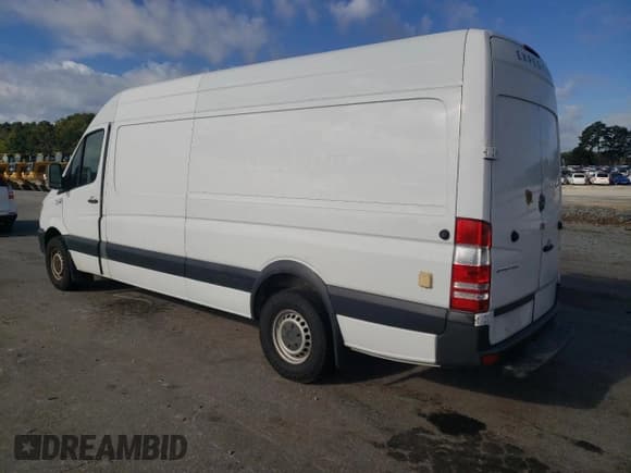 ✅ 2018 Mercedes-Benz Sprinter Cargo Worker • VIN: WD3PE8CD9JP594538 • Лот: 85333545. Опубликован ранее на Copart с пробегом 520 347 миль. Бесплатный доступ к архиву аукционных продаж из США и подробный отчёт об истории автомобиля на DreamBid. Изображение 2.
