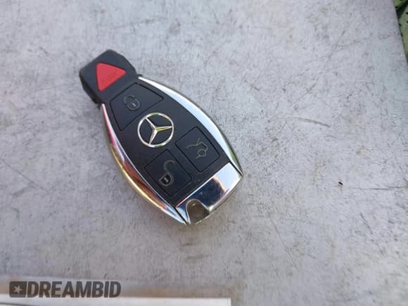 ✅ 2015 Mercedes-Benz C 300 • VIN: 55SWF4JB0FU069201 • Lot: 43059425. Wystawiony na IAAI z przebiegiem 167 477 mil. Bezpłatny archiwum sprzedaży aukcyjnych z USA i szczegółowy raport historii pojazdu na DreamBid. Zdjęcie 11.