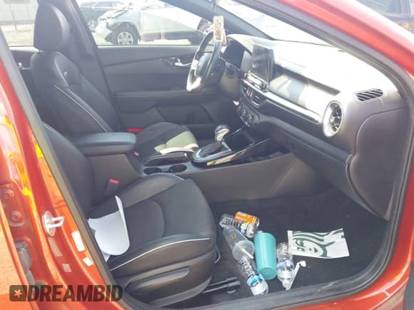 ✅ 2021 Kia Forte GT-Line • VIN: 3KPF34AD5ME313164 • Lot: 43246877. Wystawiony na IAAI z przebiegiem 79 145 mil. Bezpłatny archiwum sprzedaży aukcyjnych z USA i szczegółowy raport historii pojazdu na DreamBid. Zdjęcie 5.