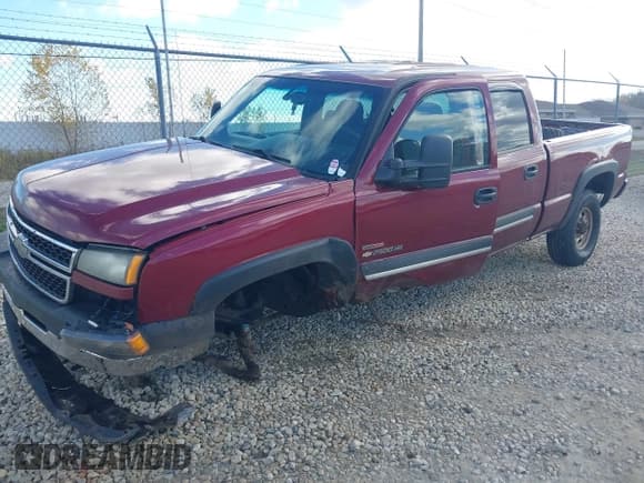 ✅ 2006 Chevrolet Silverado 2500HD LT1 • VIN: 1GCHK23266F105220 • Лот: 43569919. Опубликован ранее на IAAI с пробегом Не указан. Бесплатный доступ к архиву аукционных продаж из США и подробный отчёт об истории автомобиля на DreamBid. Изображение 2.