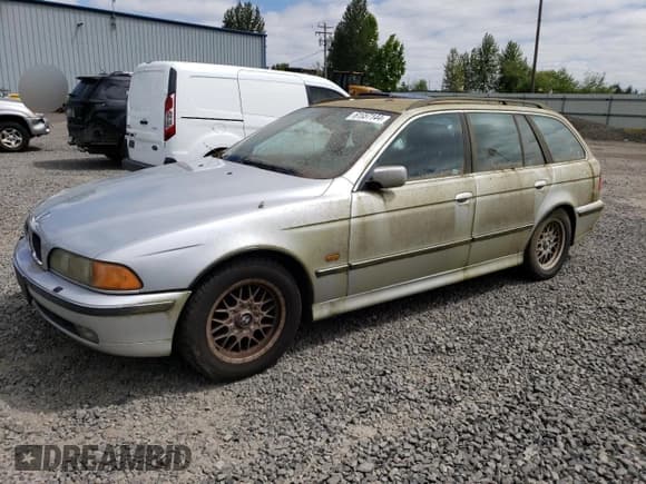 ✅ 2000 BMW 5 Series 528i • VIN: WBADP6341YBV64316 • Лот: 61557144. Опубликован ранее на Copart с пробегом Не указан. Бесплатный доступ к архиву аукционных продаж из США и подробный отчёт об истории автомобиля на DreamBid. Изображение 1.