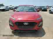 2019 Hyundai Kona SE z VIN KM8K12AA1KU221512, wystawiony jako Copart lot #55398343 z przebiegiem 55 337 mil mil oraz . Historia ofert i sprzedaży dostępna na DreamBid. Obrazek 5.