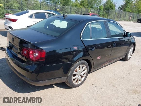 ✅ 2010 Volkswagen Jetta Limited Edition • VIN: 3VWRX7AJ5AM024194 • Lot: 42699309. Listed on IAAI with 179,644 mi. Free auction sales archive from the USA and detailed vehicle history report at DreamBid. Image 4.