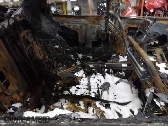 ✅ 2017 Subaru Forester Touring • VIN: JF2SJAWC1HH520672 • Lot: 41262073. Wystawiony na IAAI z przebiegiem Nie podano. Bezpłatny archiwum sprzedaży aukcyjnych z USA i szczegółowy raport historii pojazdu na DreamBid. Zdjęcie 8.