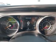 ✅ 2023 Jeep Wrangler Sport • VIN: 1C4HJXDG4PW567027 • Lot: 41633197. Wystawiony na IAAI z przebiegiem 14 782 mil. Bezpłatny archiwum sprzedaży aukcyjnych z USA i szczegółowy raport historii pojazdu na DreamBid. Zdjęcie 7.