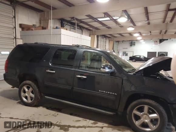 ✅ 2011 Chevrolet Suburban LT • VIN: 1GNSKJE35BR243708 • Лот: 41718525. Опубликован ранее на IAAI с пробегом 216 145 миль. Бесплатный доступ к архиву аукционных продаж из США и подробный отчёт об истории автомобиля на DreamBid. Изображение 13.