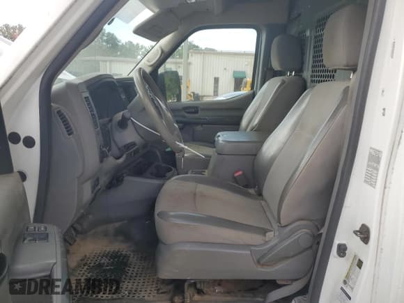 ✅ 2018 Nissan NV Cargo SV • VIN: 1N6BF0LY8JN802807 • Lot: 68647245. Wystawiony na Copart z przebiegiem 149 709 mil. Bezpłatny archiwum sprzedaży aukcyjnych z USA i szczegółowy raport historii pojazdu na DreamBid. Zdjęcie 7.