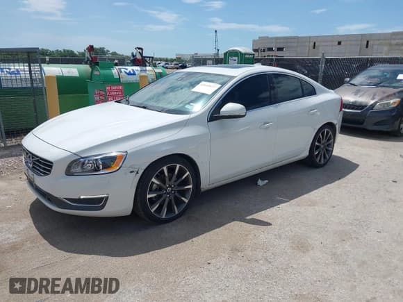 ✅ 2015 Volvo S60 T5 Drive-E Platinum • VIN: YV126MFM1F1340702 • Lot: 42645637. Listed on IAAI with 84,106 mi. Free auction sales archive from the USA and detailed vehicle history report at DreamBid. Image 17.
