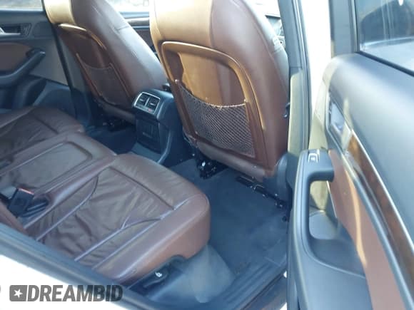 ✅ 2017 Audi Q5 Premium • VIN: WA1C2AFP7HA063663 • Lot: 43631350. Wystawiony na IAAI z przebiegiem 160 863 mil. Bezpłatny archiwum sprzedaży aukcyjnych z USA i szczegółowy raport historii pojazdu na DreamBid. Zdjęcie 8.